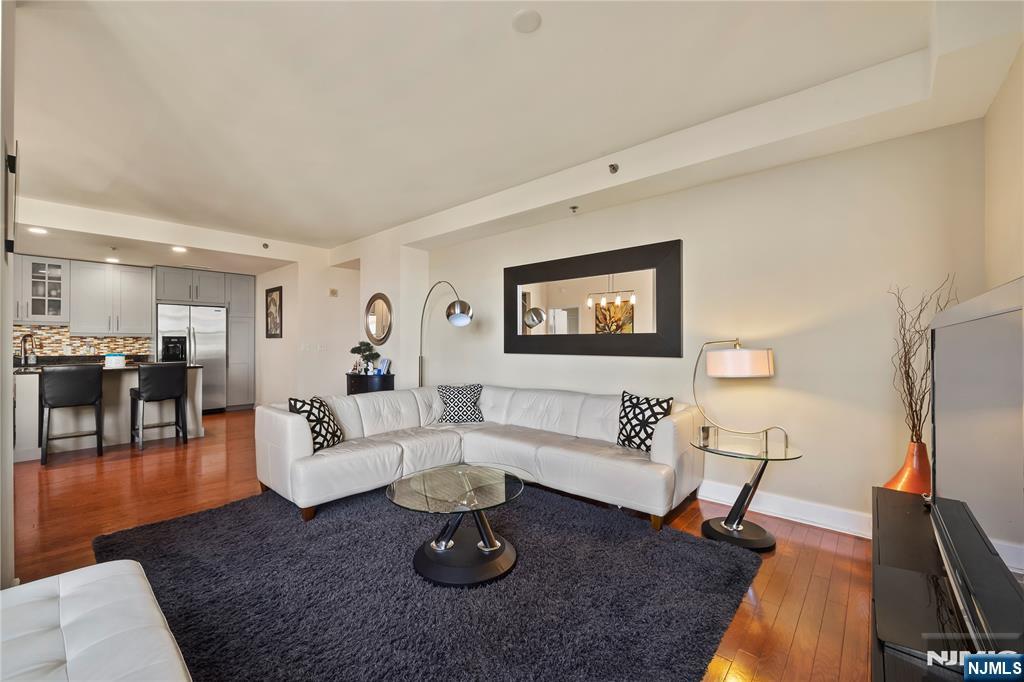 1125 Maxwell Lane 711