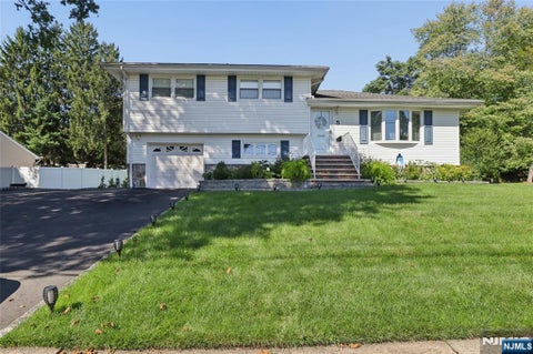 Photo of 5 Viewpoint Road, Wayne, NJ 07470 (MLS # 26035075)