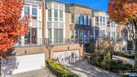 55 Victoria Place Fort Lee NJ 07024