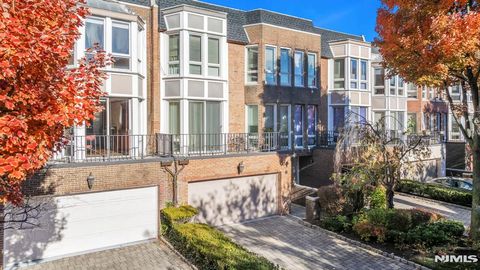 55 Victoria Place Fort Lee NJ 07024