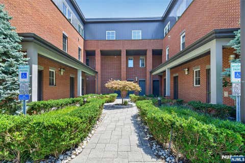 Photo of 1600 Kaufer Ln #12, Fort Lee, NJ 07024 (MLS # 26026603)