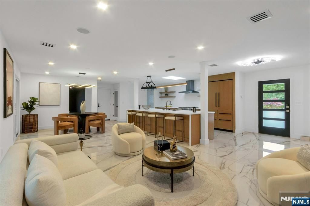 Photo of 14 Rambling Brook Road, Upper Saddle River, NJ 07458 (MLS # 25032033)