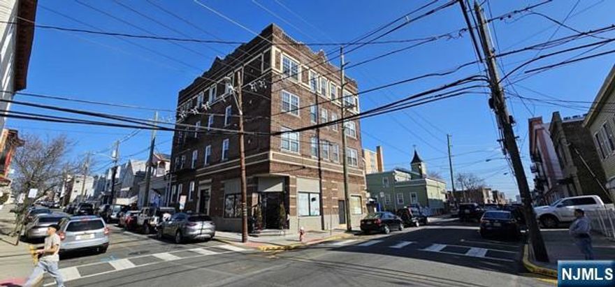 2 blocks from Kennedy Blvd. Totally renovated 1 three br, 6 two brs & 3 one brs and 1 convenient store on the ground floor about 3 years ago. Very conveniently located. close proximity to everything. 100% occupied. please find attached P&L for your review and do not hesitate to contact LA for any questions or concerns.