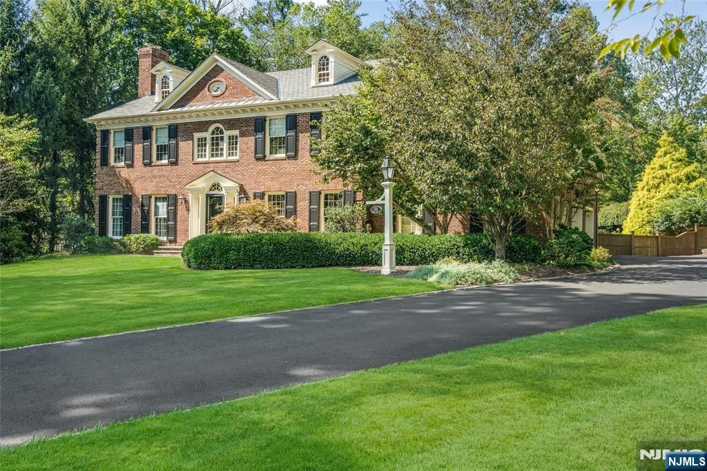 Photo of 31 Forest Drive, Millburn, NJ 07078 (MLS # 26009629)