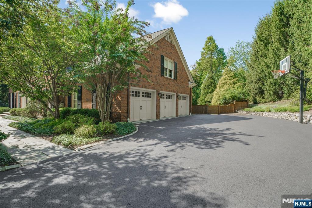 31 Forest Drive