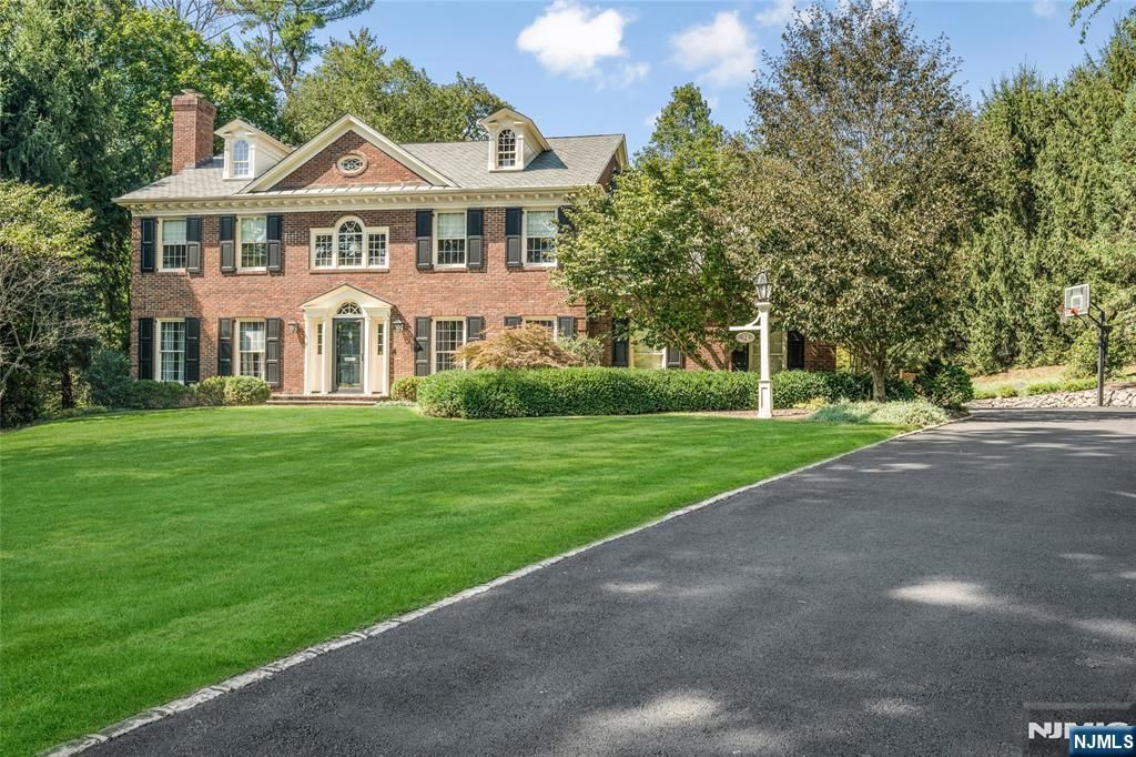 Photo of 31 Forest Drive, Millburn, NJ 07078 (MLS # 26009629)