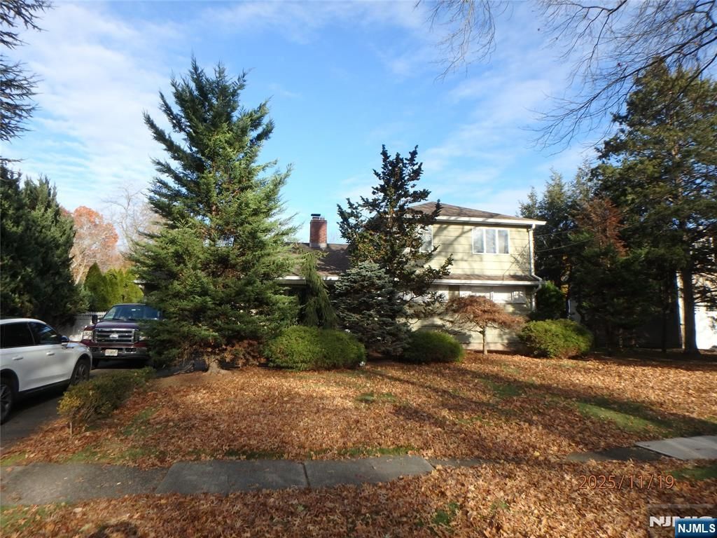 Photo of 31 Leonard Drive, Old Tappan, NJ 07675 (MLS # 25042895)