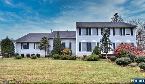 8 Winfield Court Fairfield NJ 07004