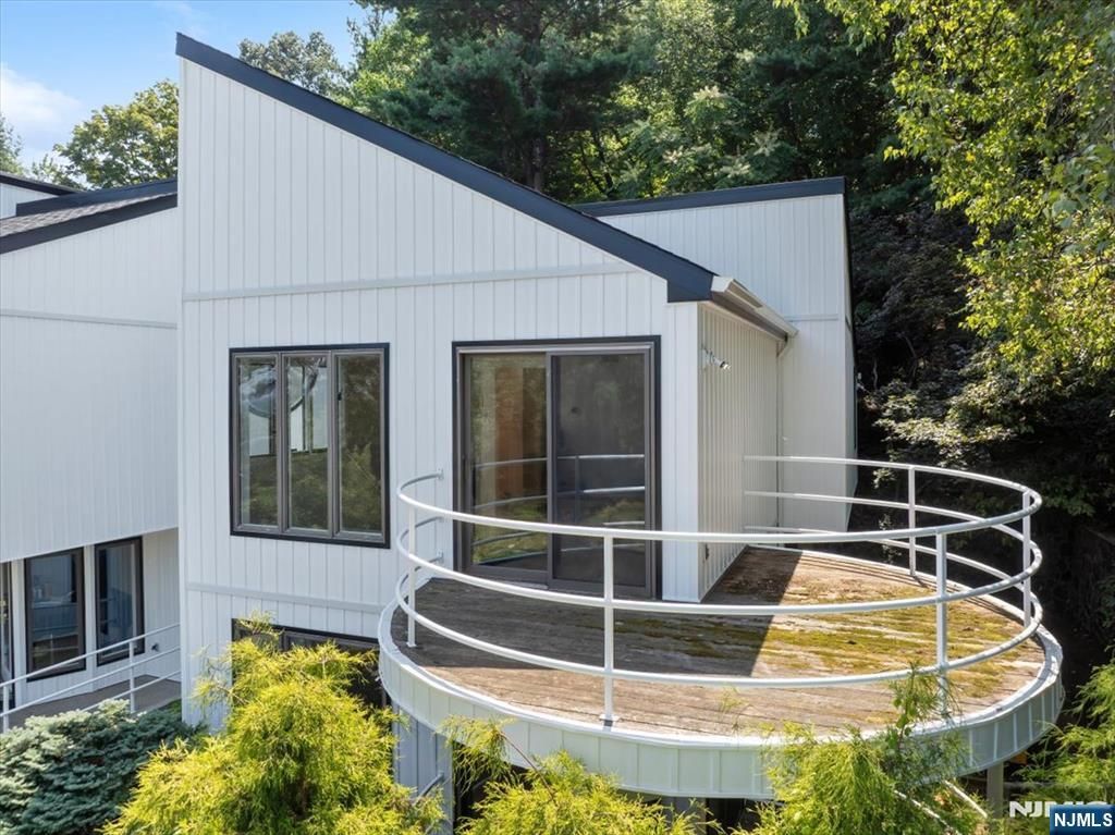 Photo of 215 Eileen Drive, Cedar Grove, NJ 07009 (MLS # 25032064)