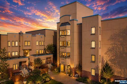 Photo of 303 Nelson Ct, Edgewater, NJ 07020 (MLS # 26022283)