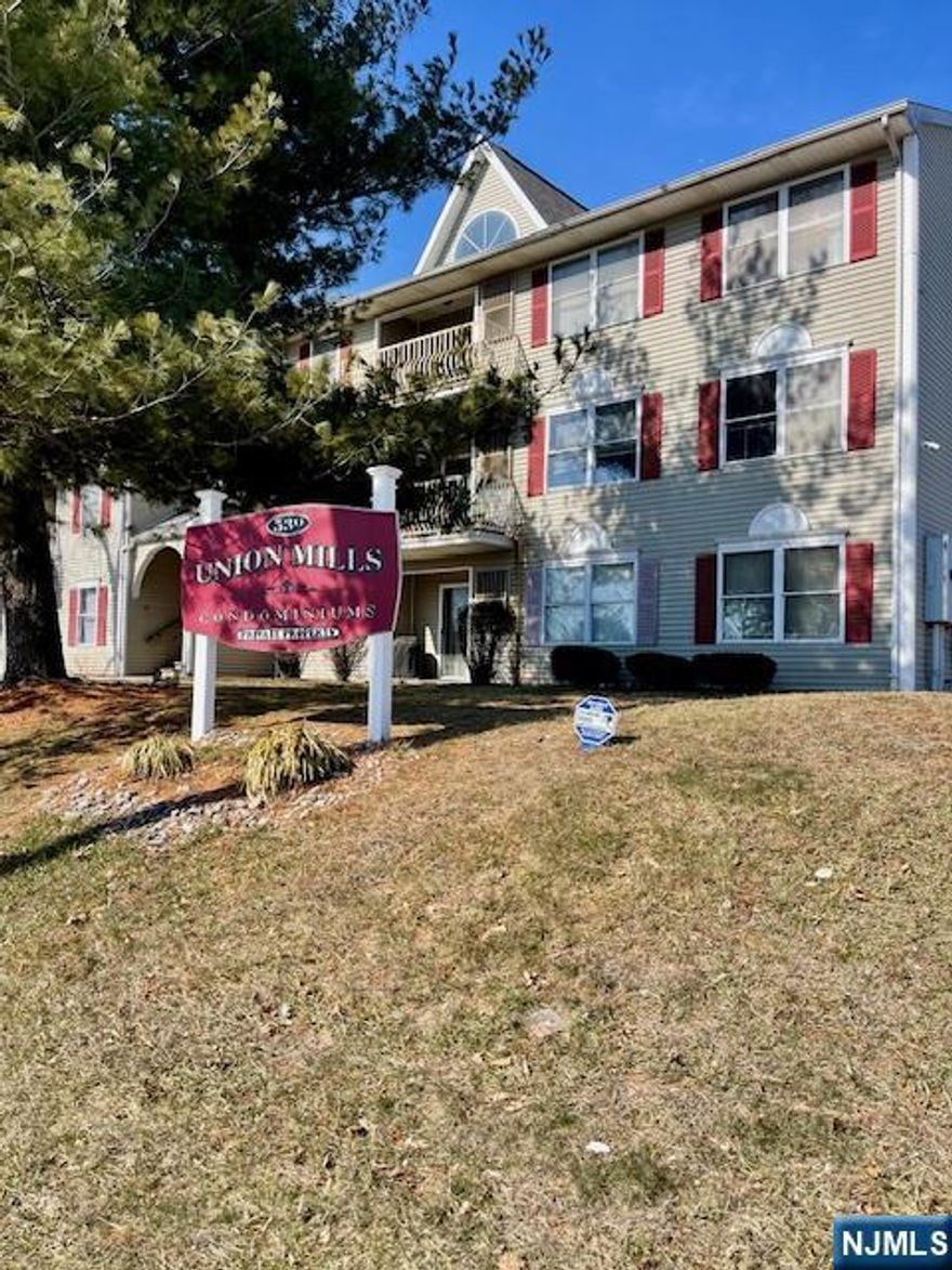 Stylish One-Bedroom Condo with Versatile Loft Space. This beautifully maintained one-bedroom condo offers the perfect blend of comfort, style, and flexibility. The open concept living area features soaring ceilings and oversized windows that flood the space with natural light. A spacious loft overlooks the main living areaâ€”ideal for a home office, guest room, or creative studio. The modern kitchen boasts stainless steel appliances, and ample cabinet space. The bedroom offers a peaceful retreat with generous closet storage. Easy access to shops, dining, and public transit. Don't miss your chance to make this charming condo your new home.