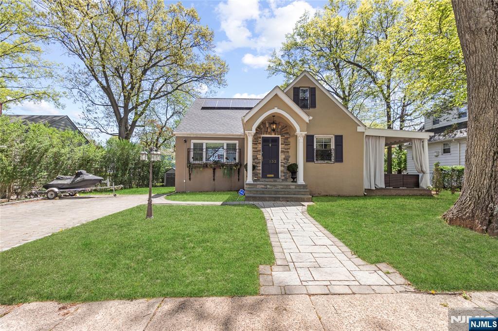 Rental Property at 132 Stuyvesant Rd, Teaneck, New Jersey - Bedrooms: 4 
Bathrooms: 2 
Rooms: 8  - $4,500 MO.