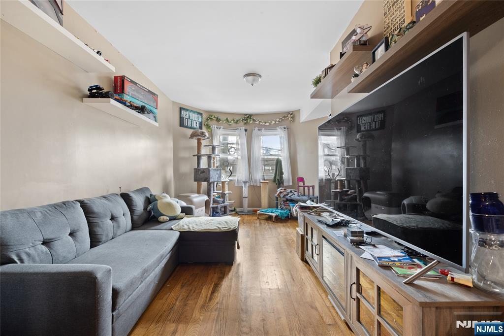 Property for Sale at 93 Astor Street, Newark, New Jersey - Bedrooms: 7 
Bathrooms: 3 
Rooms: 20  - $575,000