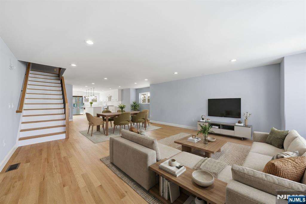 60 Dewitt Street B