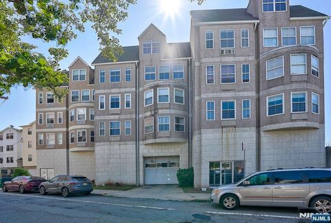 Photo of 54 Polk St #P3, Newark, NJ 07105 (MLS # 25038620) Photo of 54 Polk St #P3, Newark, NJ 07105 (MLS # 25038620)