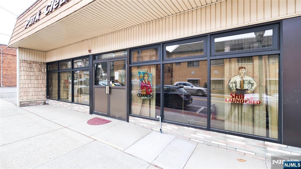 213-217 Stuyvesant Avenue