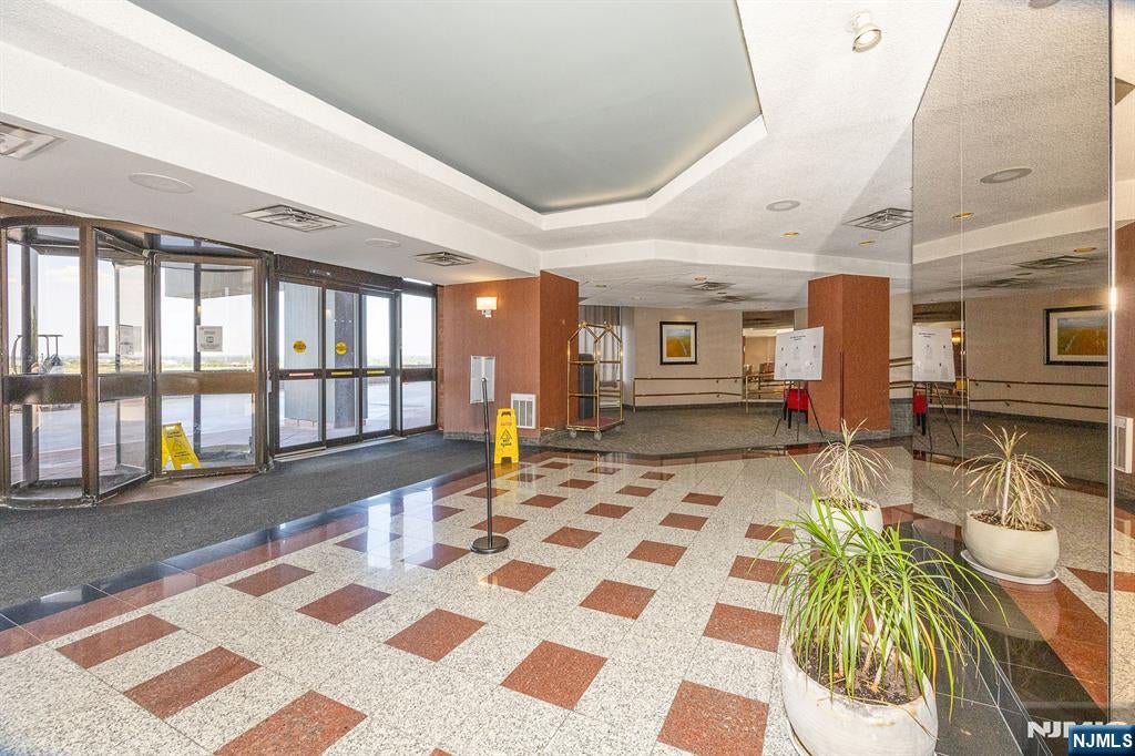 418 Harmon Cove Tower