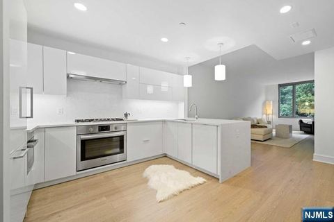 9 Ave At Port Imperial 326 West New York NJ 07093