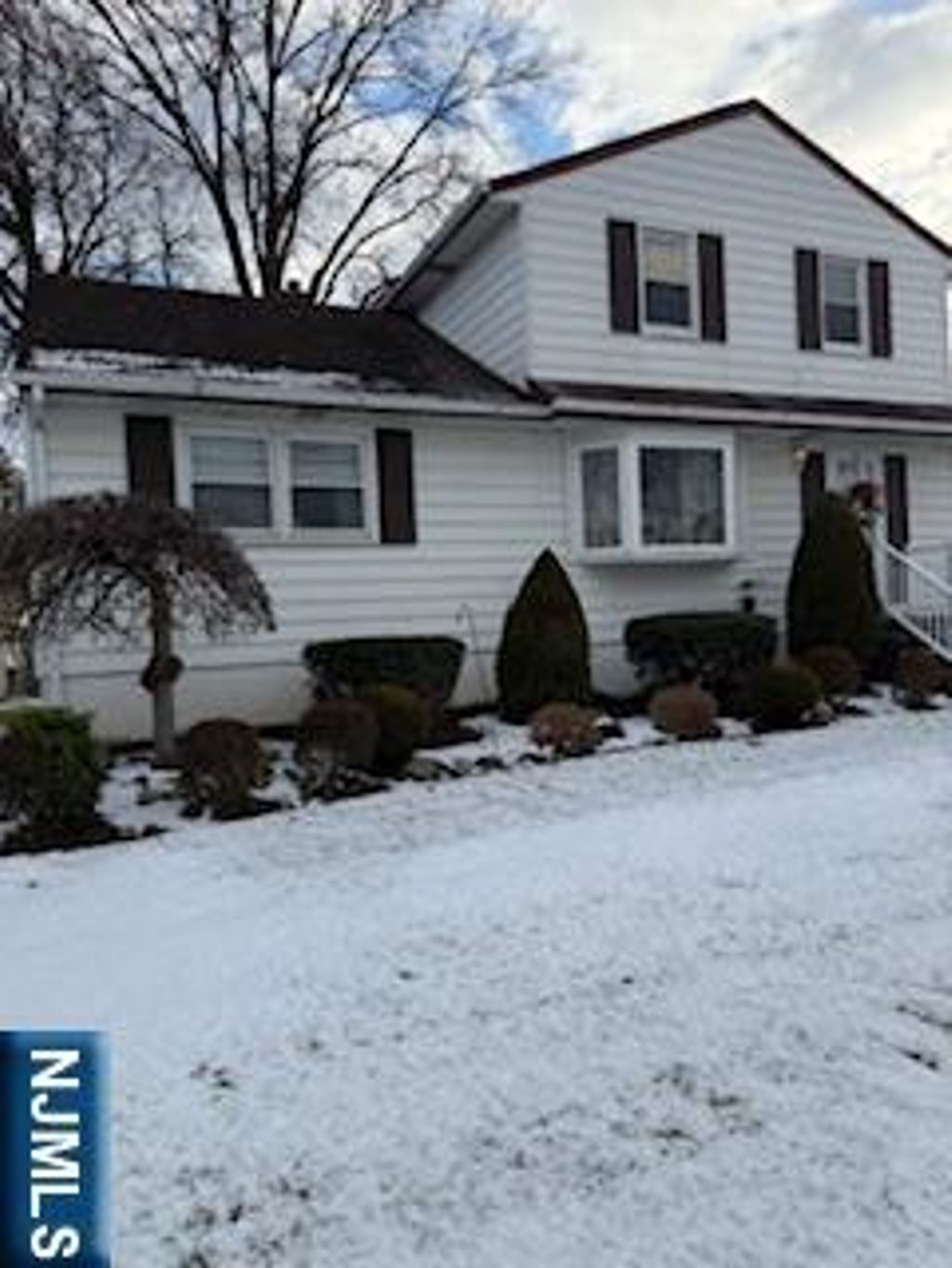 Photo of 300 John Ochs Drive, Saddle Brook, NJ 07663 (MLS # 25044198)