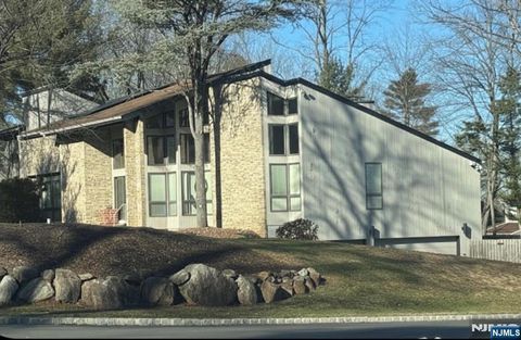 Photo of 22 Post Lane, Livingston, NJ 07039 (MLS # 26007113)