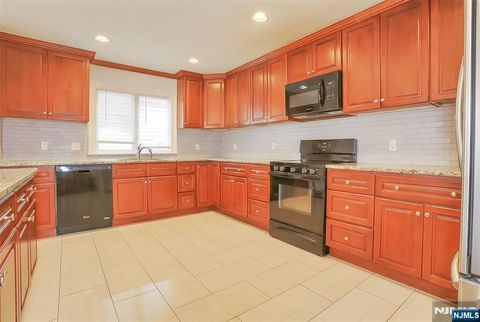 Photo of 20 Franklin AVE, Wallington, NJ 07057 (MLS # 26019393)