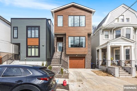 Photo of 106 Oak Street #1, Jersey City, NJ 07304 (MLS # 25026203)