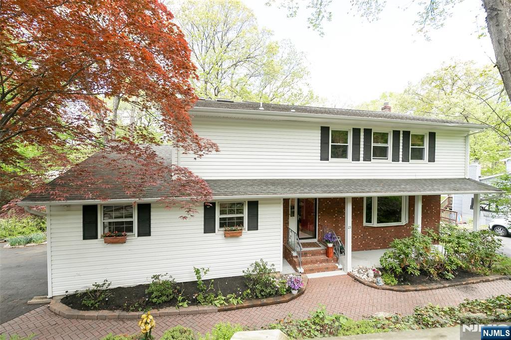 Property for Sale at 23 Horizon Dr, Roxbury Twp, New Jersey - Bedrooms: 4 
Bathrooms: 3 
Rooms: 10  - $669,000