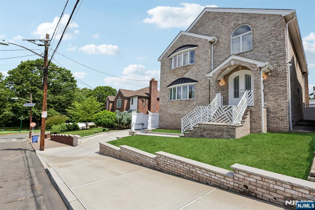 11 Linden Avenue
