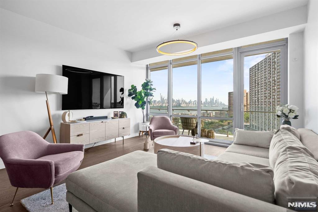 320 Adolphus Avenue 803