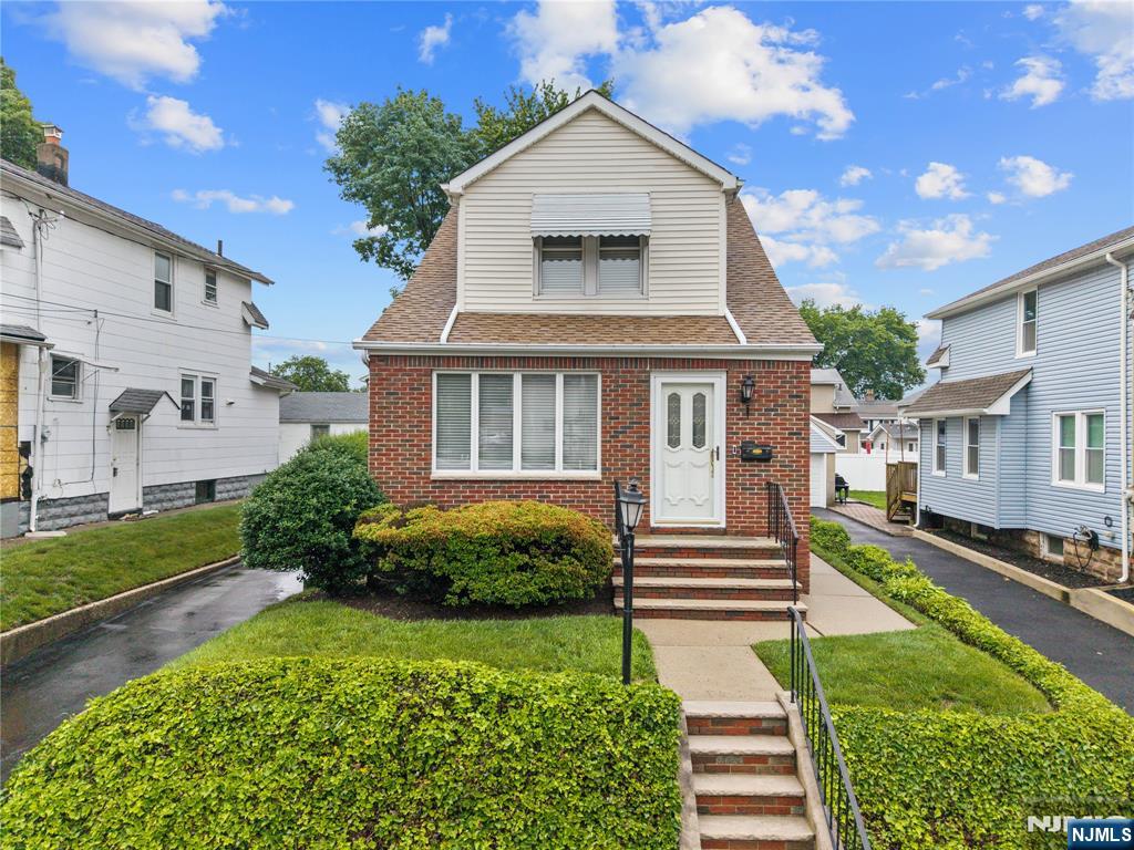Property for Sale at 284 Harrison Street, Nutley, New Jersey - Bedrooms: 3 
Bathrooms: 2 
Rooms: 6  - $549,900