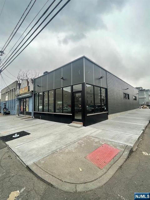 MLS: 25001382