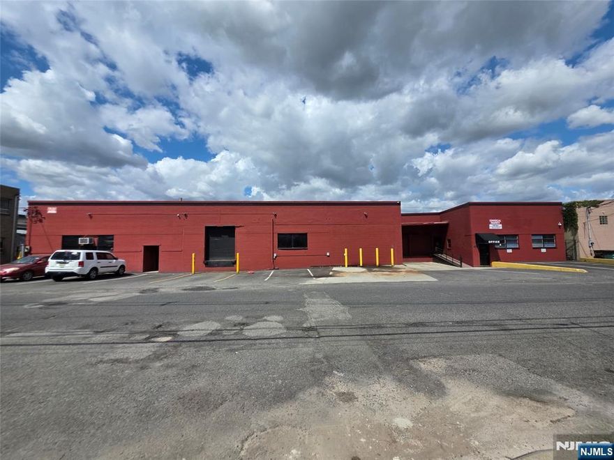 Available 5K ~ 16.35 K on connected two warehouse buildings 1. 239 Commercial : 5,000 SQFT (3,500 SQFT warehouse 17 ft ceiling and 1,500 sqft office area : (HVAC, 5 office room and, waiting room, small kitchenette, 2 lavatory ), 2 loading dock ( one for 52 ft trailer( shared to 13,850 sqft space , one for truck ), 400 AMP ( 240 VOLT ), parking 3. 2. 235 Commercial : -total about 13, 850 ft , About 11,350 available with shared loading dock and overhead door and around 2,500 sqft would be used by the landlord ( back area with overhead loading dock ( about 14 ft )from the back of the building ( but this owner use space would be adjustable ). One overhead door for the delivery truck , Closed drive in area ( storage ) . Shared loading dock at the 239 Commercial space, Celling. 17 ft , 240 volt 3phase , parking: 8