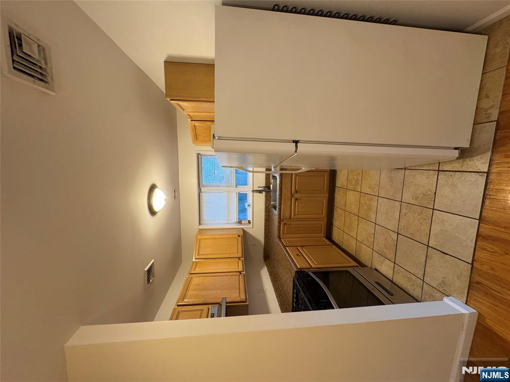 698 Undercliff Avenue