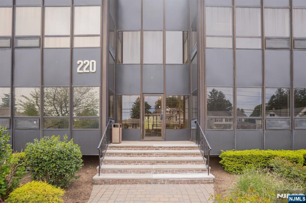 220 Kinderkamack Road R