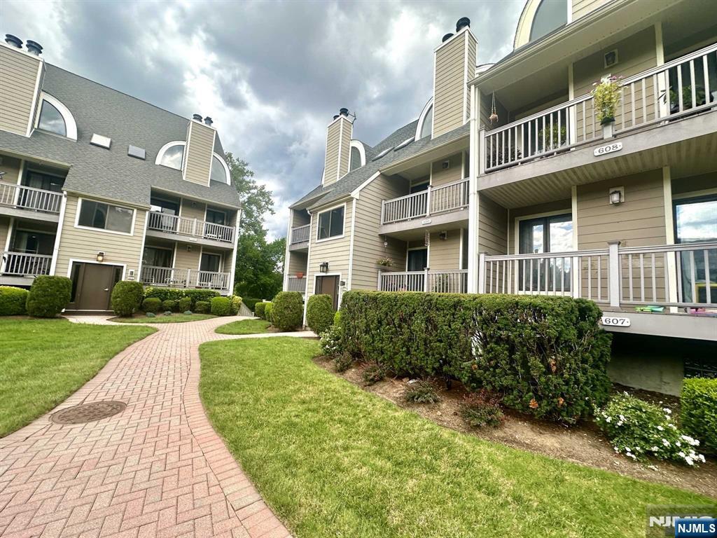 Rental Property at 609 River Renaissance C09, East Rutherford, New Jersey - Bedrooms: 2 
Bathrooms: 2 
Rooms: 5  - $2,850 MO.
