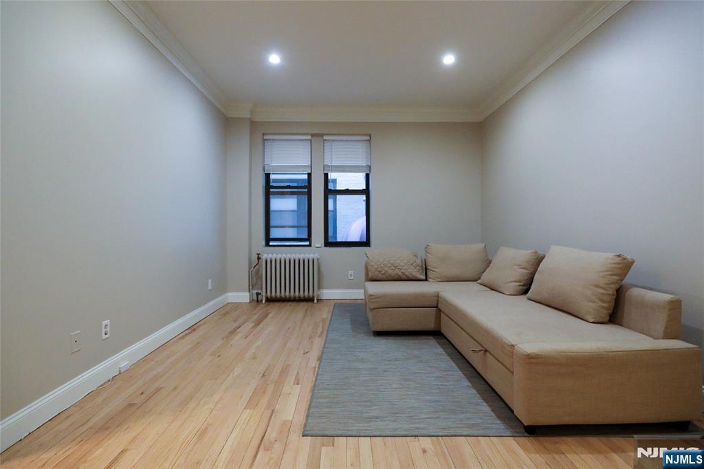 883 Boulevard East 1C