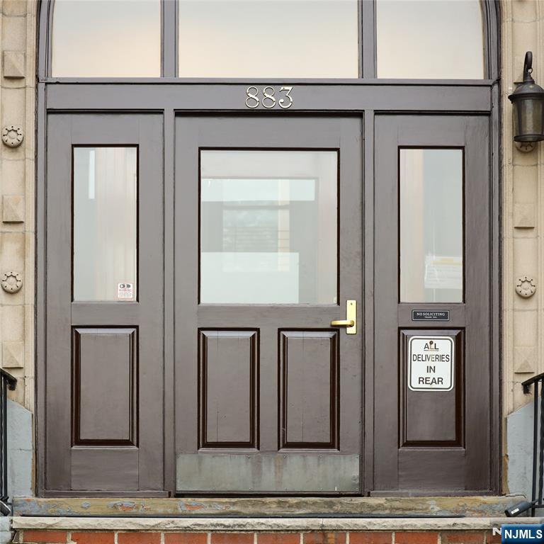 883 Boulevard East 1C