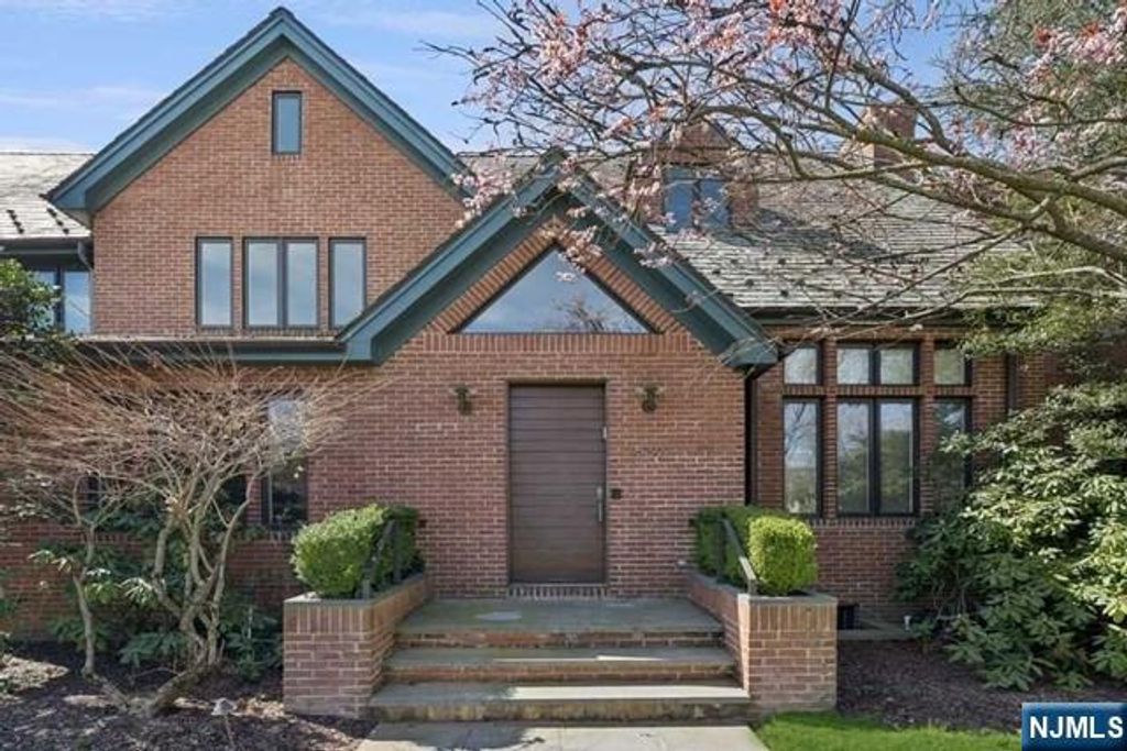 Photo of 532 Winthrop Road, Teaneck, NJ 07666 (MLS # 24016706)