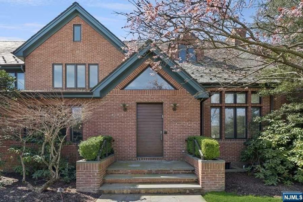 Photo of 532 Winthrop Road, Teaneck, NJ 07666 (MLS # 24016706)
