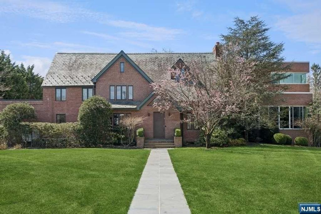 Photo of 532 Winthrop Road, Teaneck, NJ 07666 (MLS # 24016706)