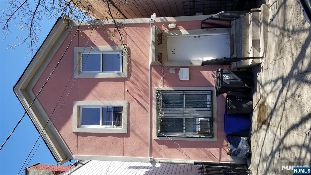 143 4th Avenue, Newark, New Jersey - 4 Bedrooms  
2 Bathrooms  
8 Rooms - 