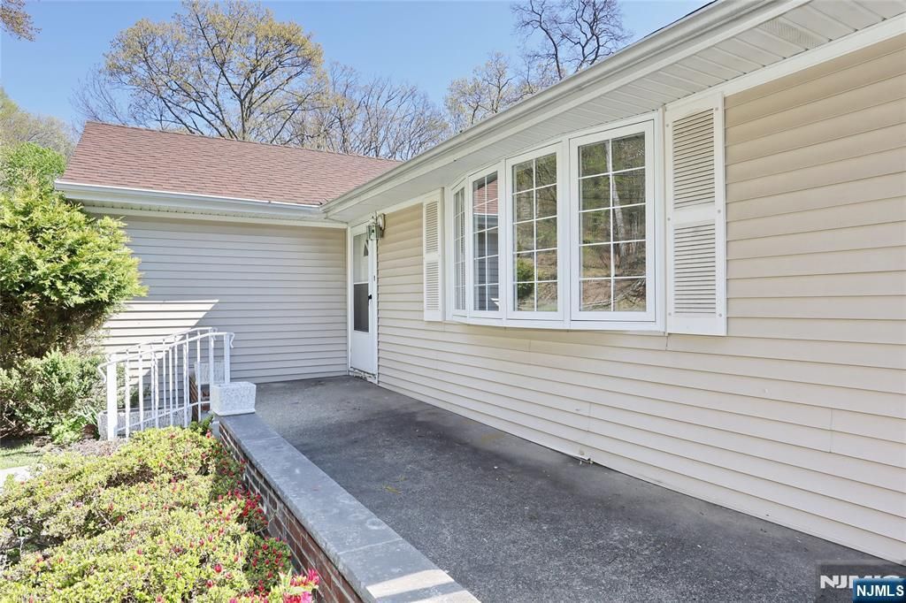 Photo of 16 Valley View Drive, North Haledon, NJ 07508 (MLS # 26014246)