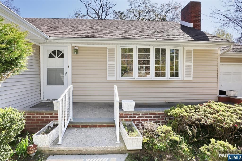 Photo of 16 Valley View Drive, North Haledon, NJ 07508 (MLS # 26014246)