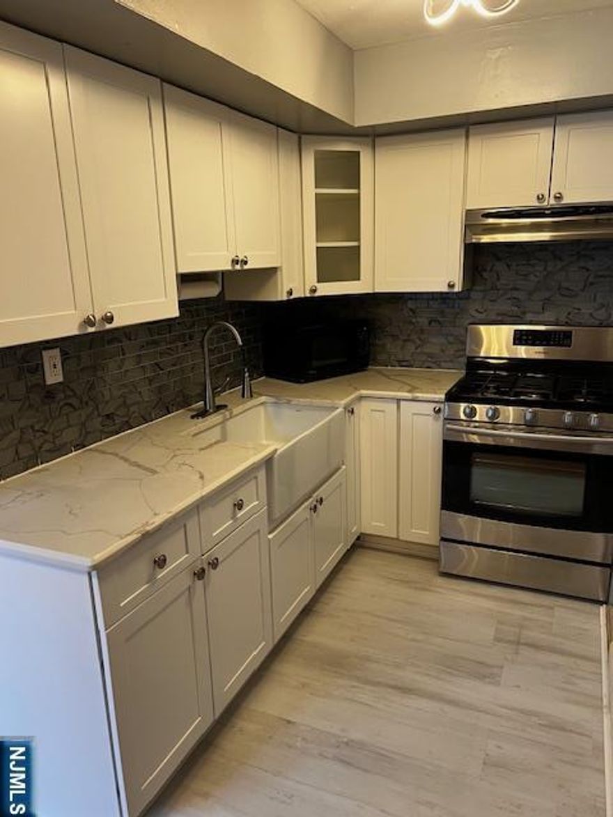 Renovated 1 bedroom apartment with new kitchen and bathroom, hardwood floors and on a ground floor level without any steps. Heat and water included in the rent. Excellent location with transportation into Manhattan 1 block away and Lincoln Tunnel at a 10 minute drive. Restaurants and stores all near by.