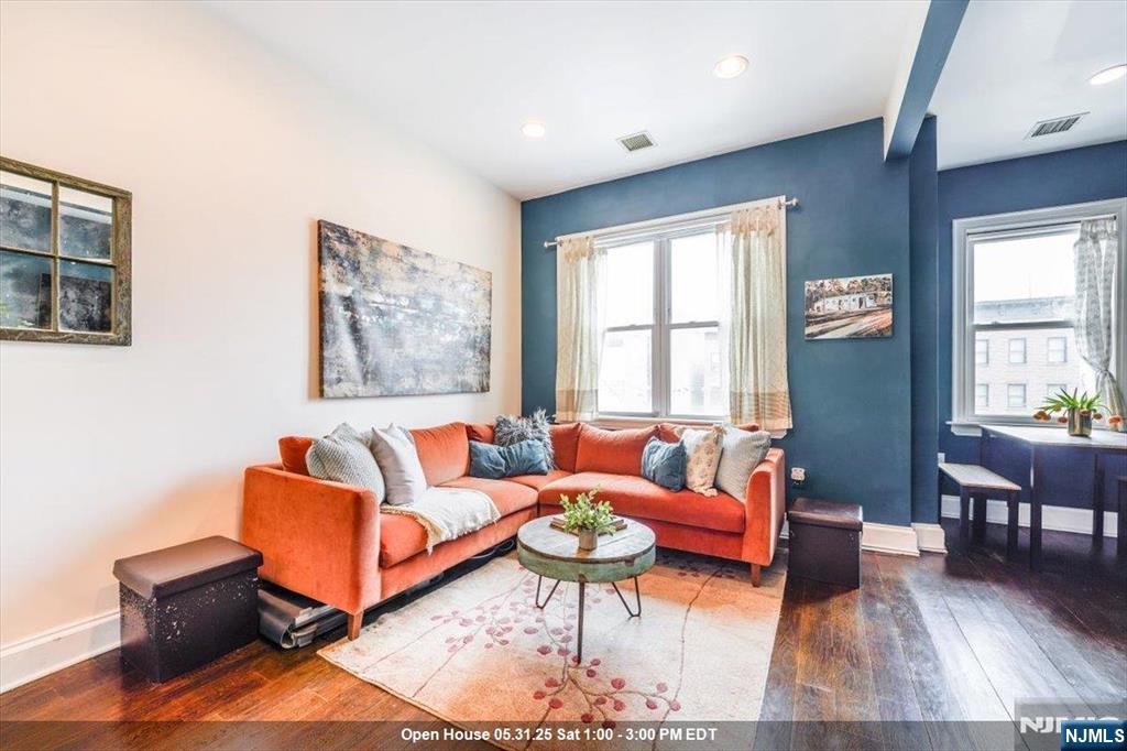 351 5th Street 3, Jersey City, New Jersey - 1 Bedrooms  
1 Bathrooms - 