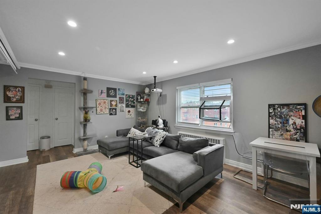 972 Main Street G6
