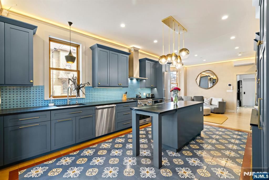 Photo of 2214 Palisade Avenue, Weehawken, NJ 07086 (MLS # 25043806)