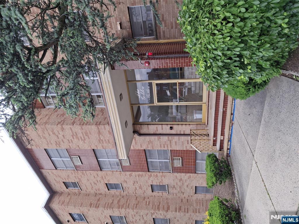 Rental Property at 479 Broad Ave A2, Palisades Park, New Jersey - Bedrooms: 1 
Bathrooms: 1 
Rooms: 3  - $1,700 MO.