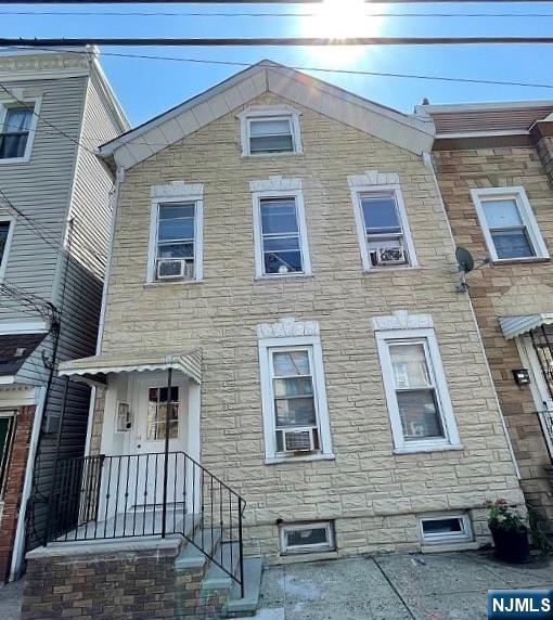 146 Adams Street, Newark, New Jersey - 6 Bedrooms  
3 Bathrooms  
15 Rooms - 