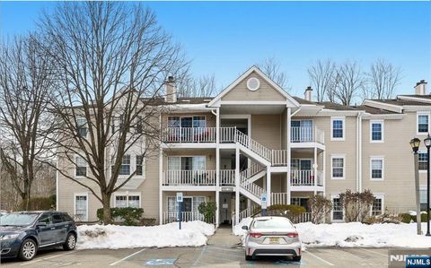 Photo of 128 Raintree Lane, Mahwah, NJ 07430 (MLS # 26010965)